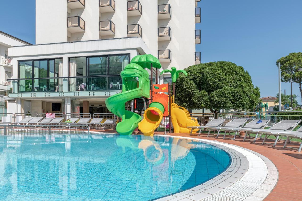 Hotel 2000 Riccione Exterior photo